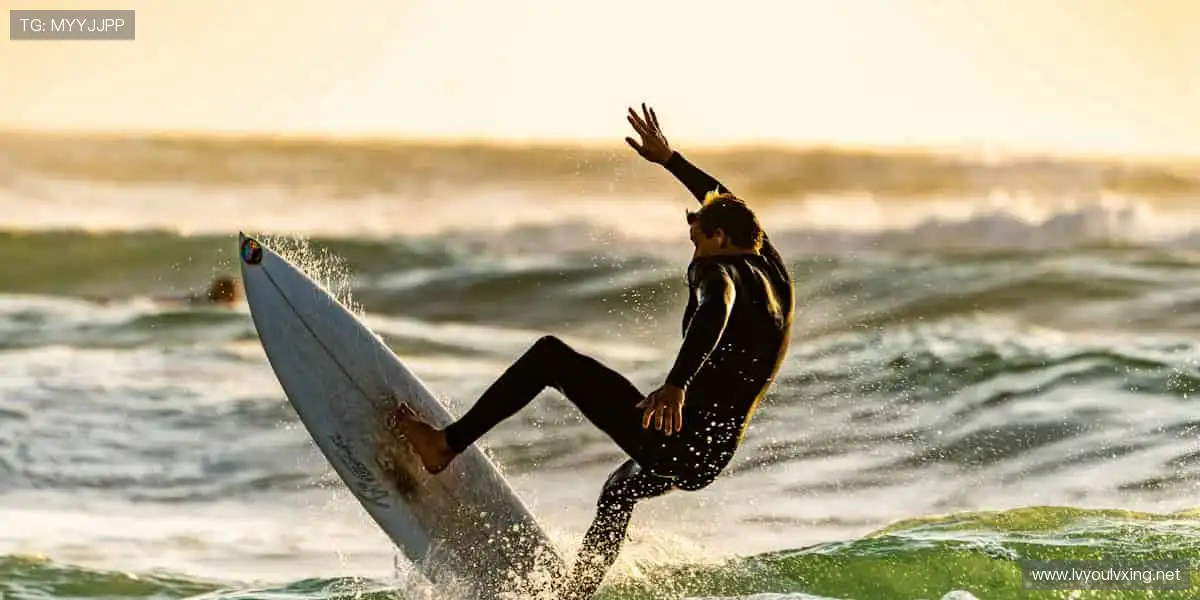 📱实时弹幕,全球球迷在线狂欢!💬